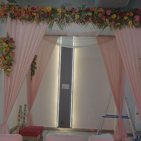 Rr Galaxy Hotel Gurgaon Exterior foto