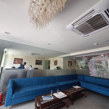Rr Galaxy Hotel Gurgaon Exterior foto