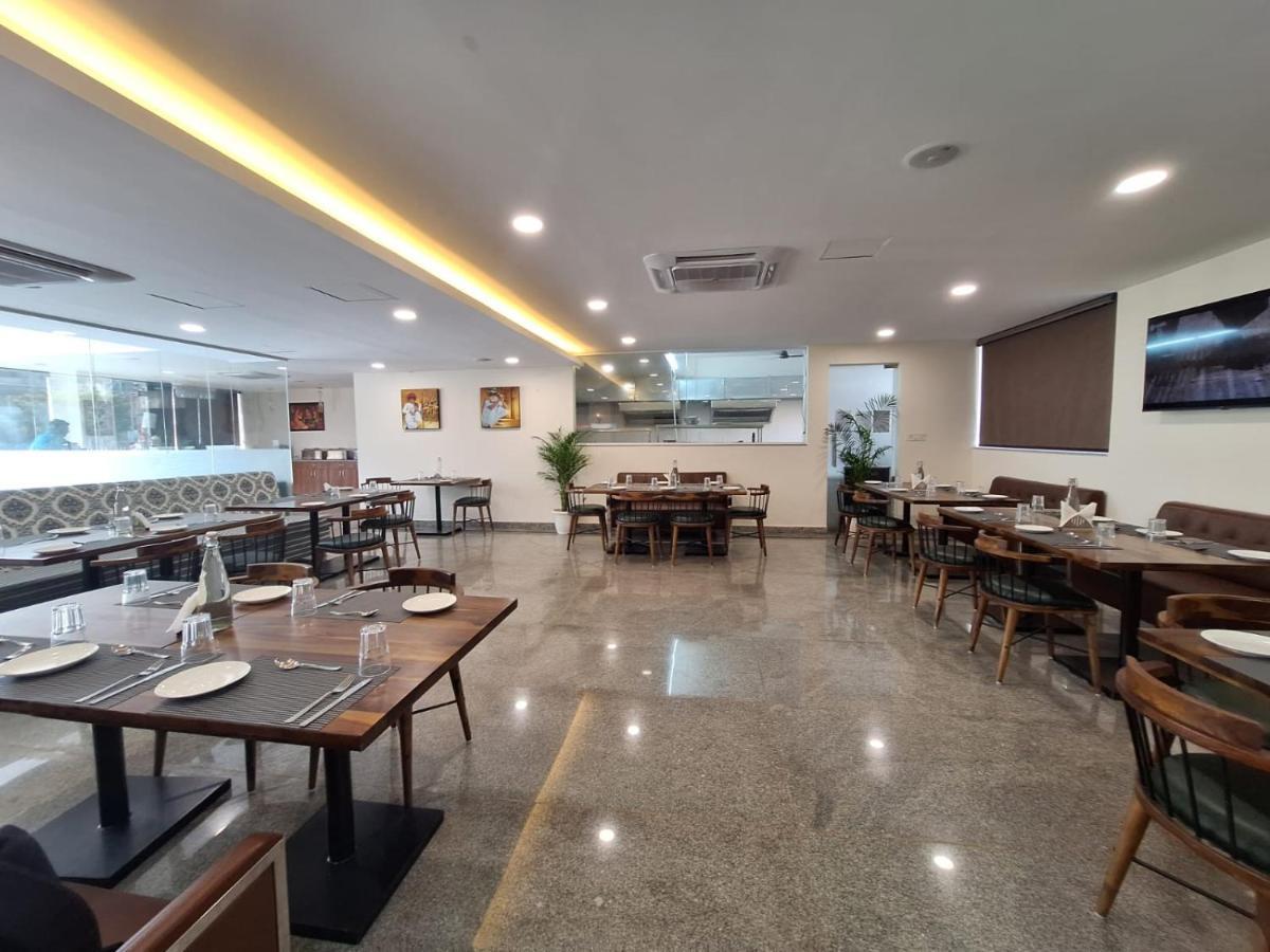 Rr Galaxy Hotel Gurgaon Exterior foto