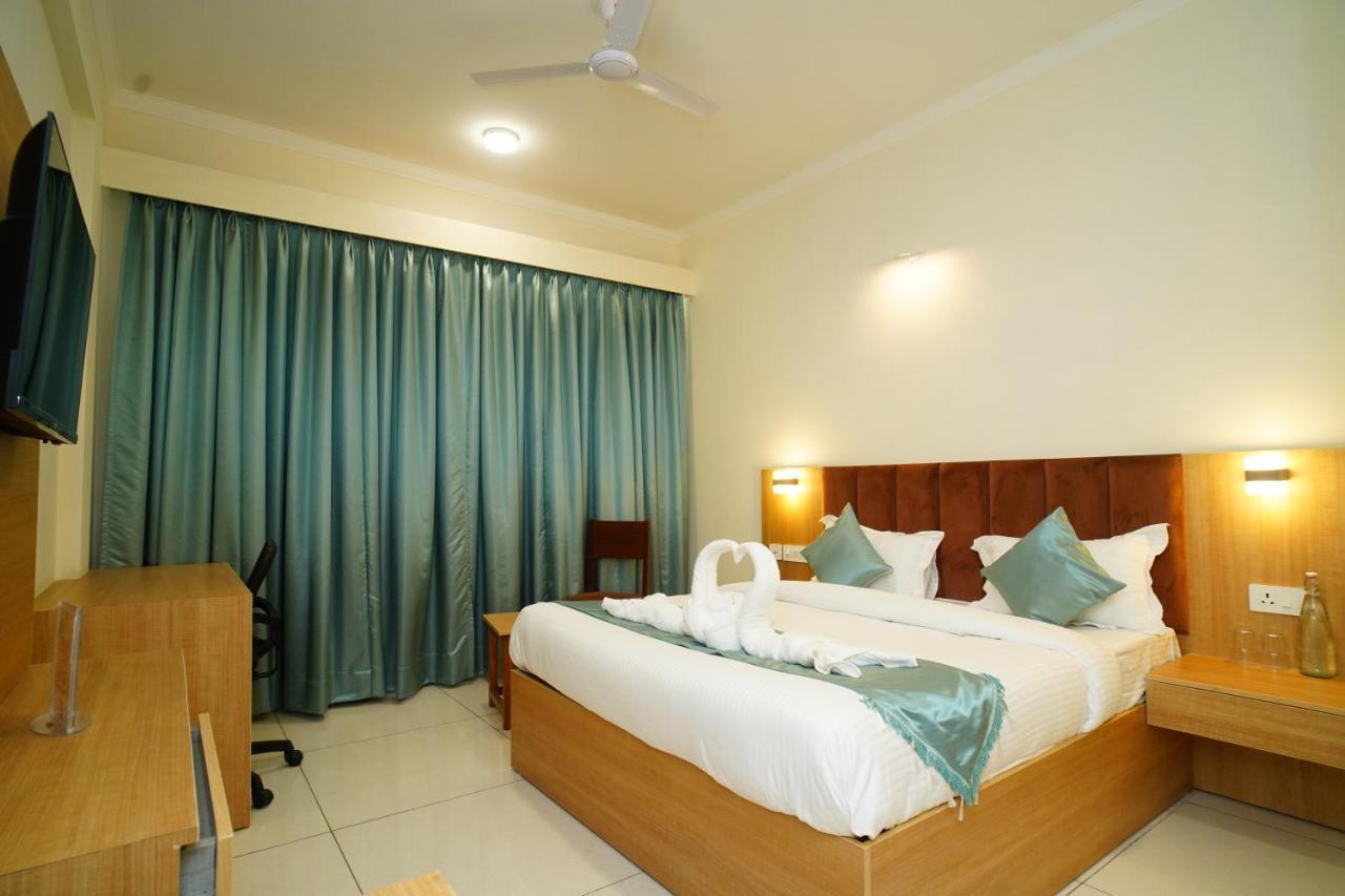 Rr Galaxy Hotel Gurgaon Exterior foto
