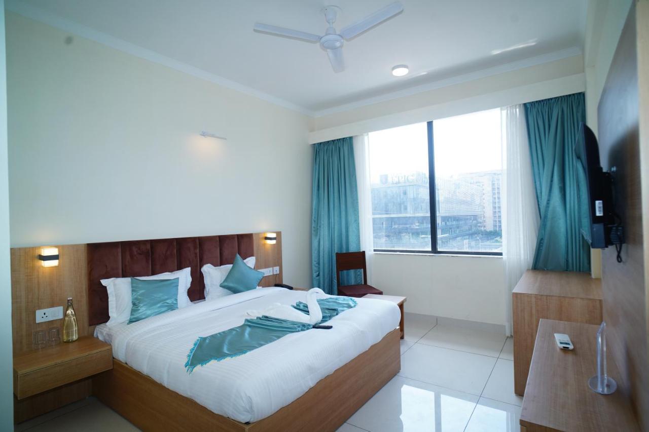 Rr Galaxy Hotel Gurgaon Exterior foto