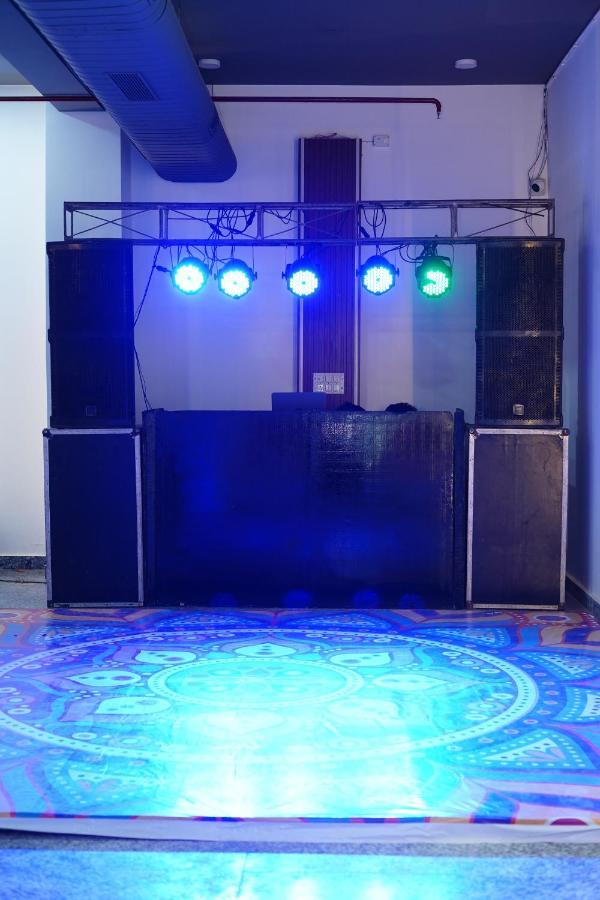 Rr Galaxy Hotel Gurgaon Exterior foto