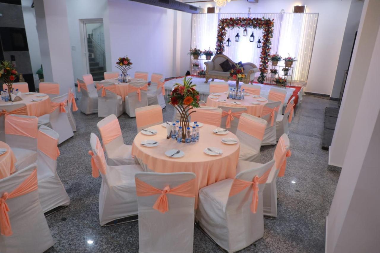 Rr Galaxy Hotel Gurgaon Exterior foto