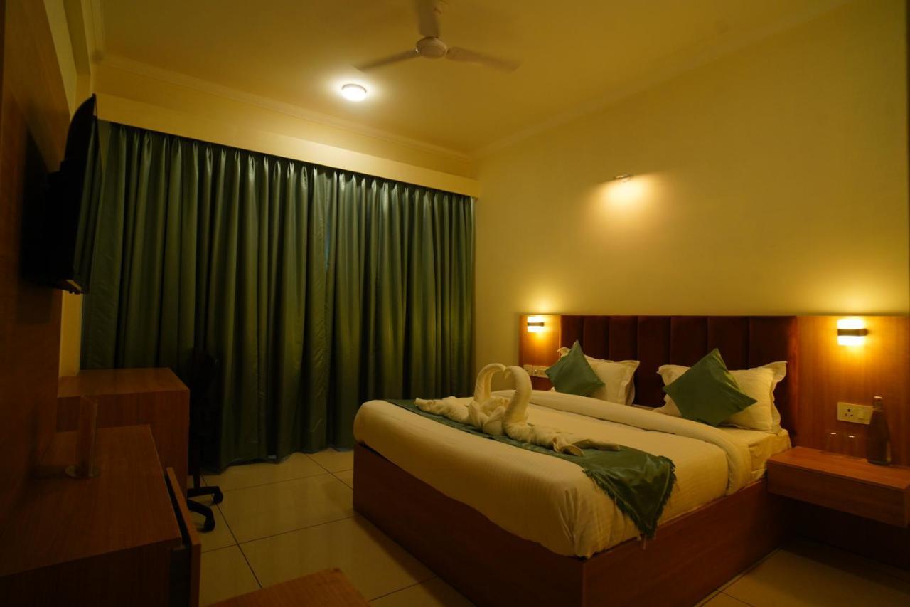 Rr Galaxy Hotel Gurgaon Exterior foto