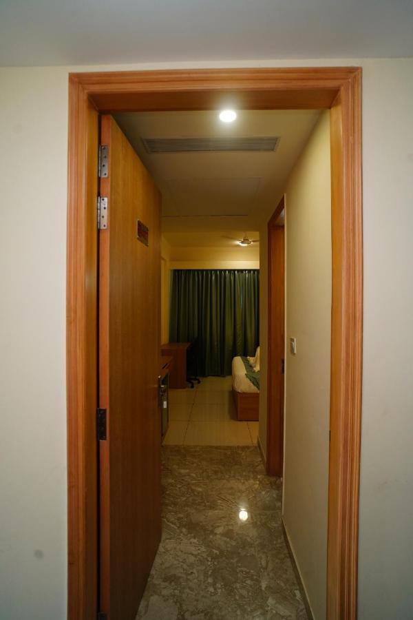 Rr Galaxy Hotel Gurgaon Exterior foto