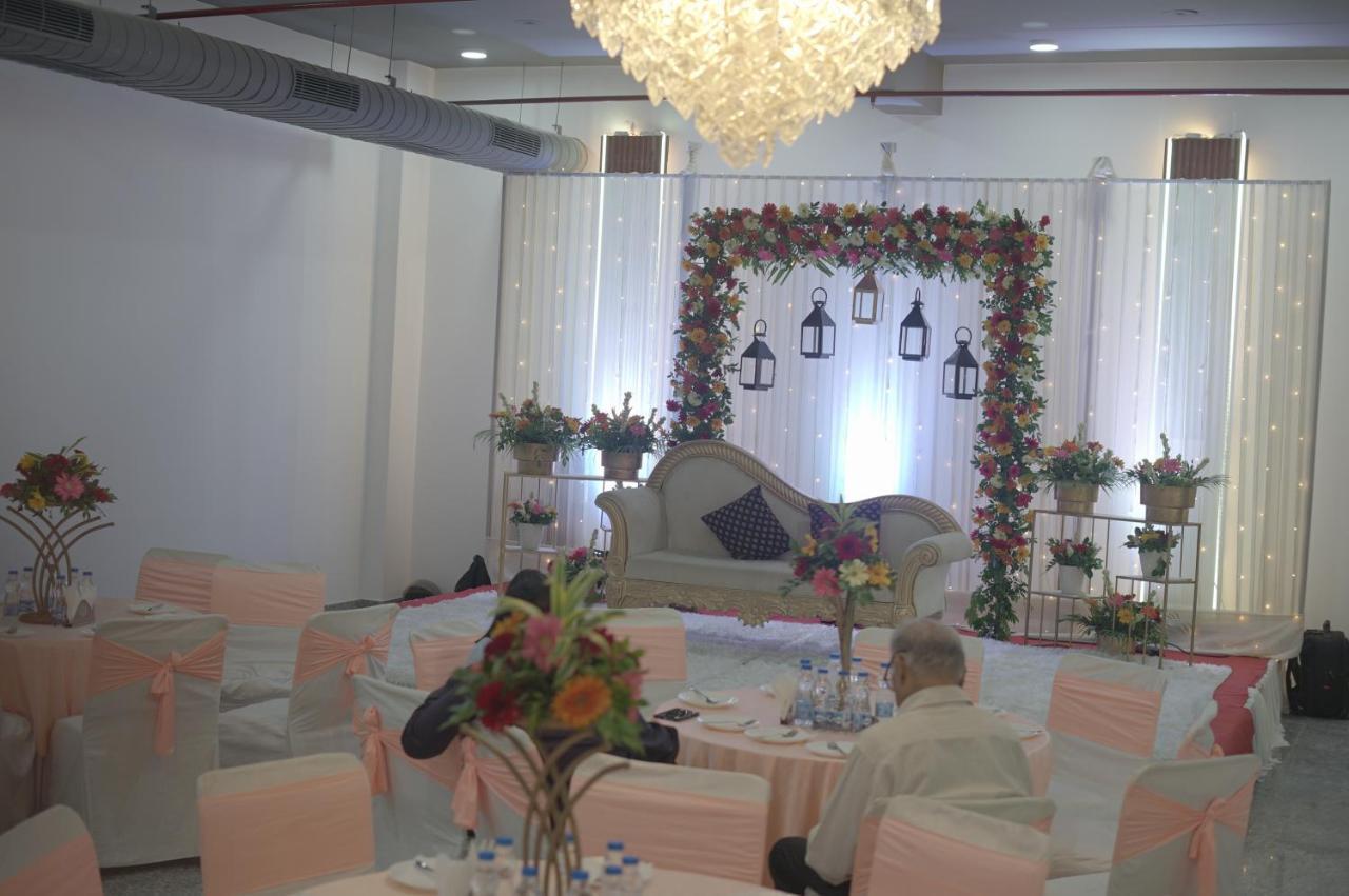Rr Galaxy Hotel Gurgaon Exterior foto