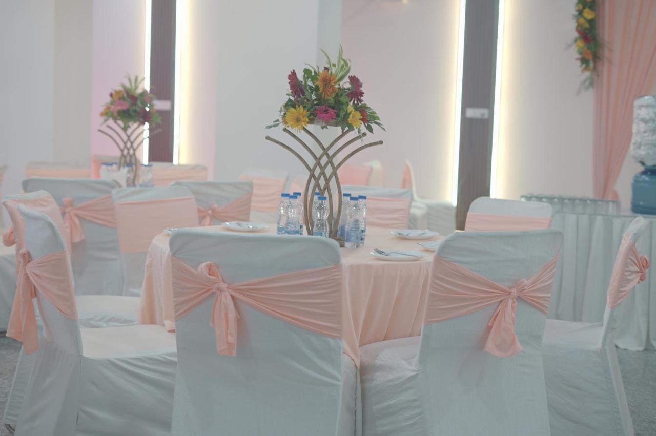 Rr Galaxy Hotel Gurgaon Exterior foto