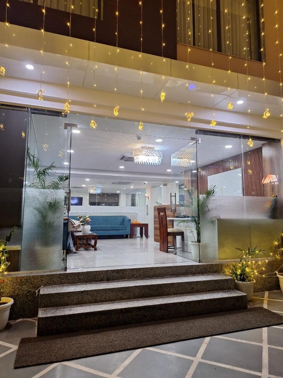Rr Galaxy Hotel Gurgaon Exterior foto