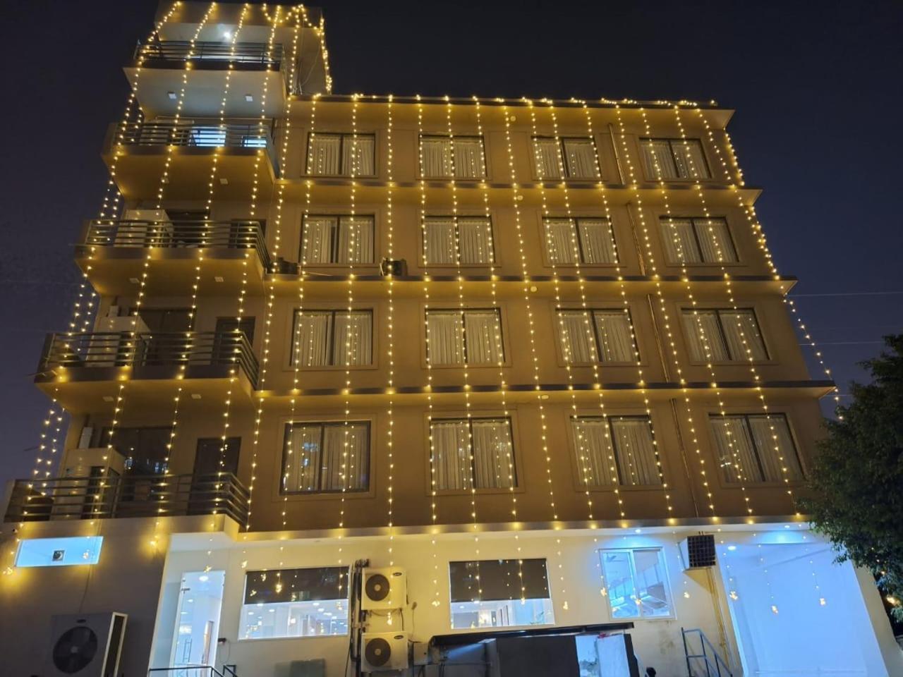 Rr Galaxy Hotel Gurgaon Exterior foto