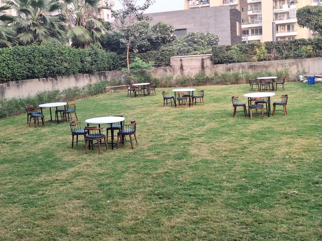 Rr Galaxy Hotel Gurgaon Exterior foto