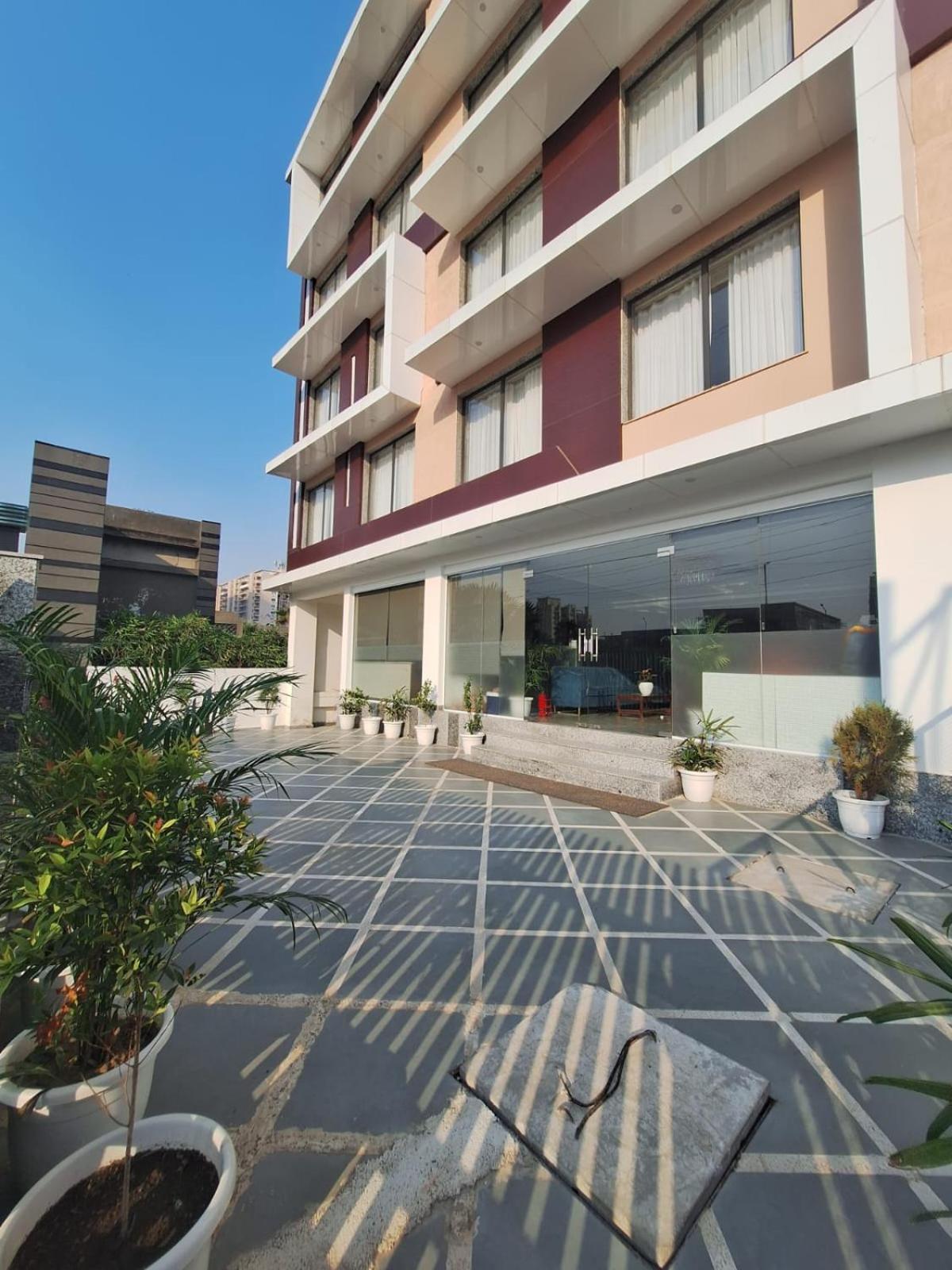 Rr Galaxy Hotel Gurgaon Exterior foto