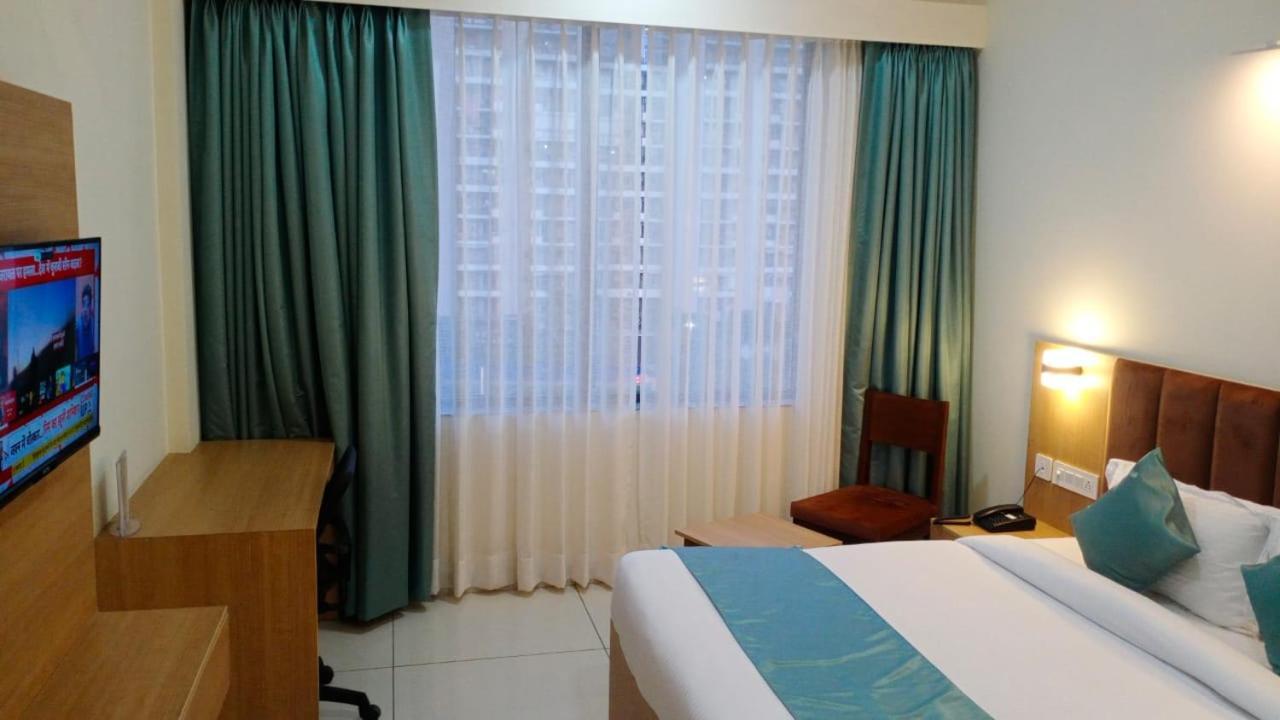 Rr Galaxy Hotel Gurgaon Exterior foto