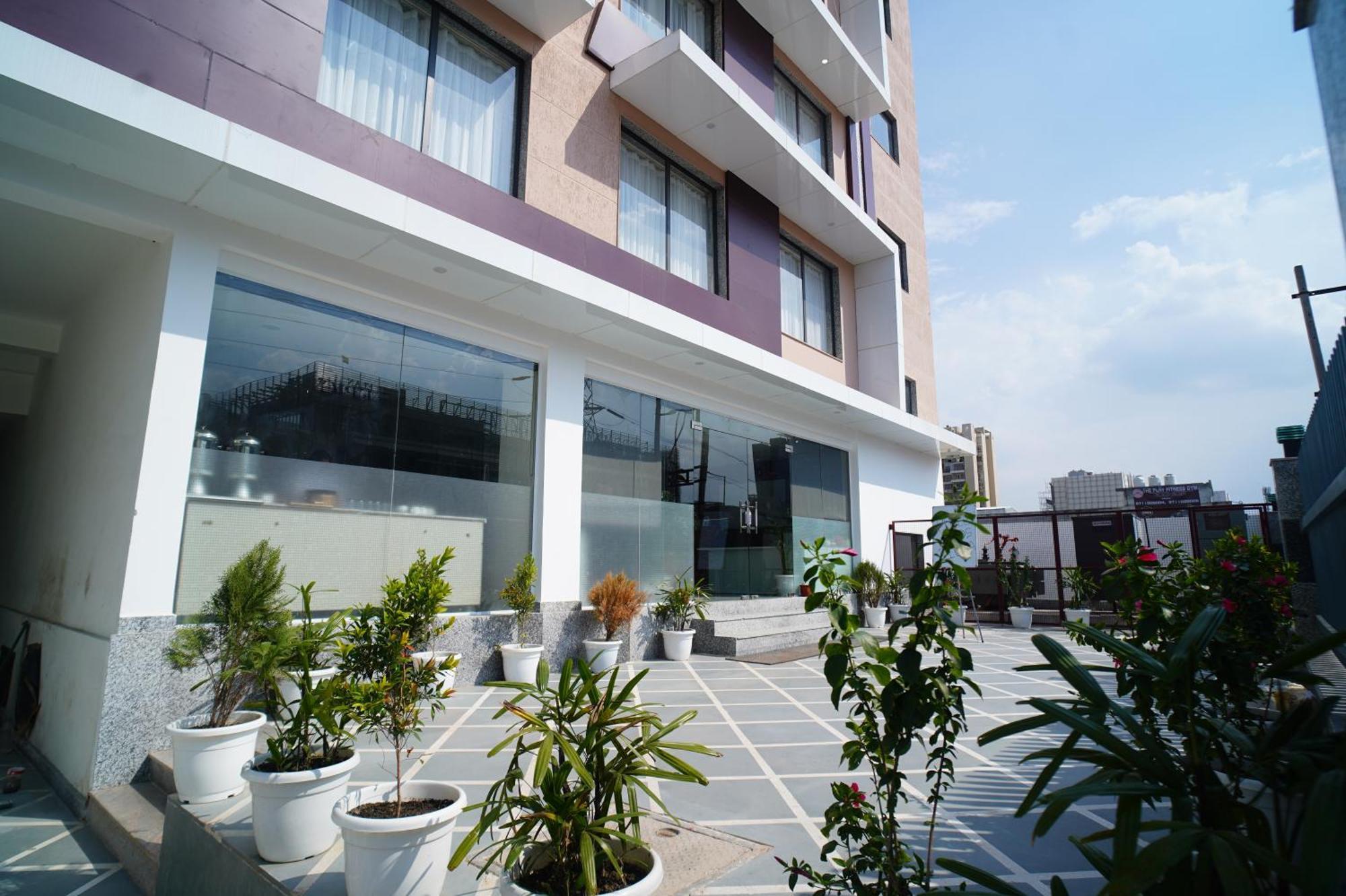 Rr Galaxy Hotel Gurgaon Exterior foto