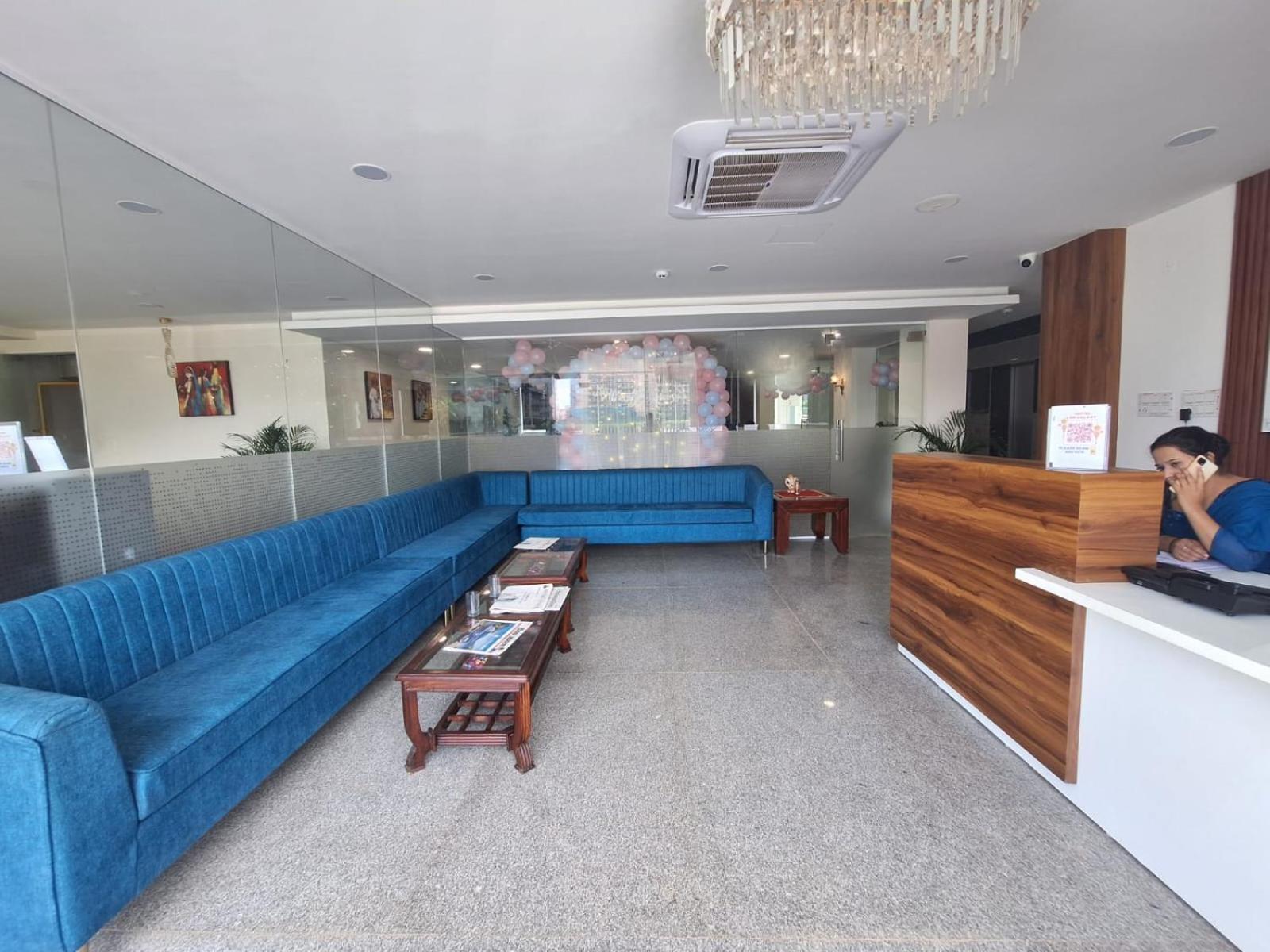 Rr Galaxy Hotel Gurgaon Exterior foto