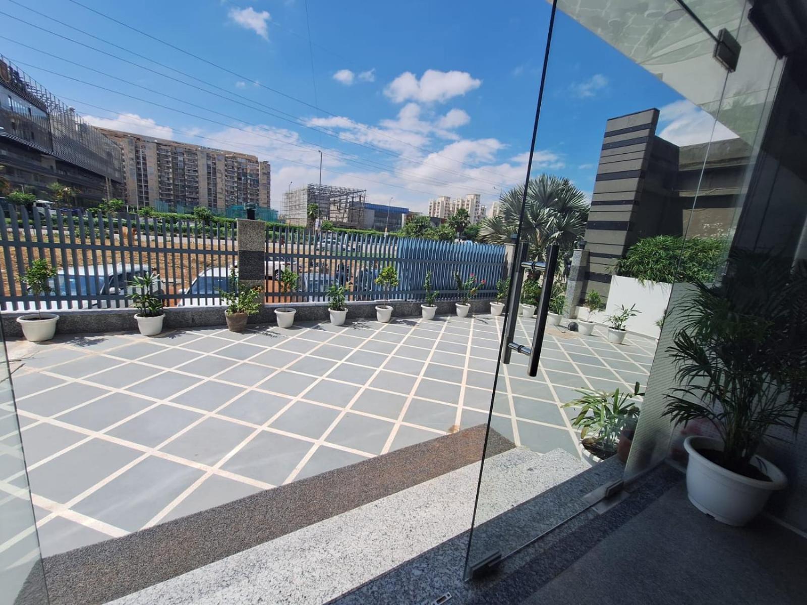 Rr Galaxy Hotel Gurgaon Exterior foto